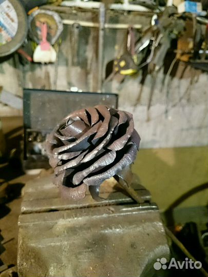 Металическая роза