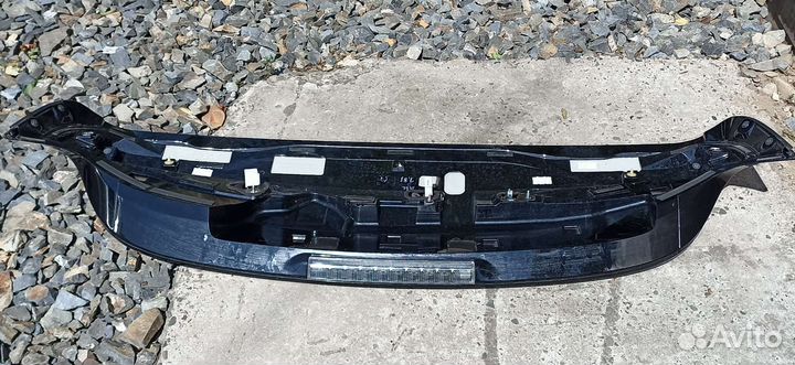 Спойлер багажника Lexus