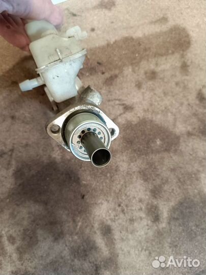 Главный тормозной цилиндр Nissan Note E11