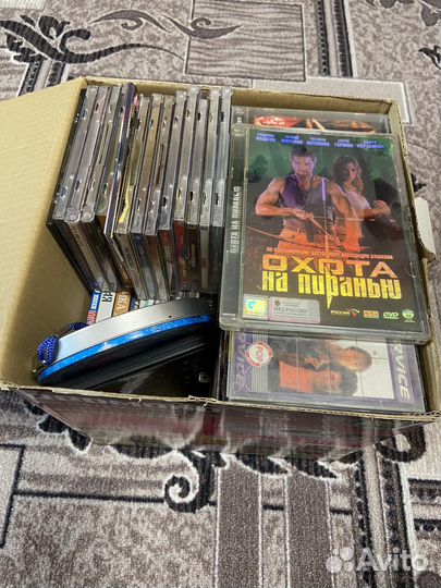 Диски DVD с музыкой и фильмами