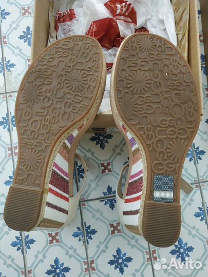 Босоножки Uggs новые