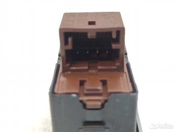 Кнопка центрального замка передняя левая Audi A6