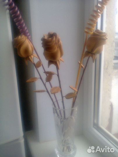 Розы декоративные из можжевельника