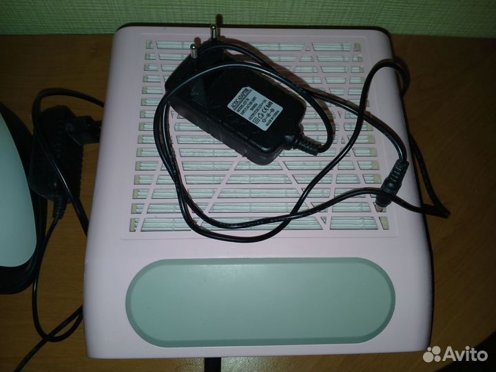 Уф лампа и пылесос для маникюра