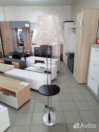 Торшер напольный со столиком классика