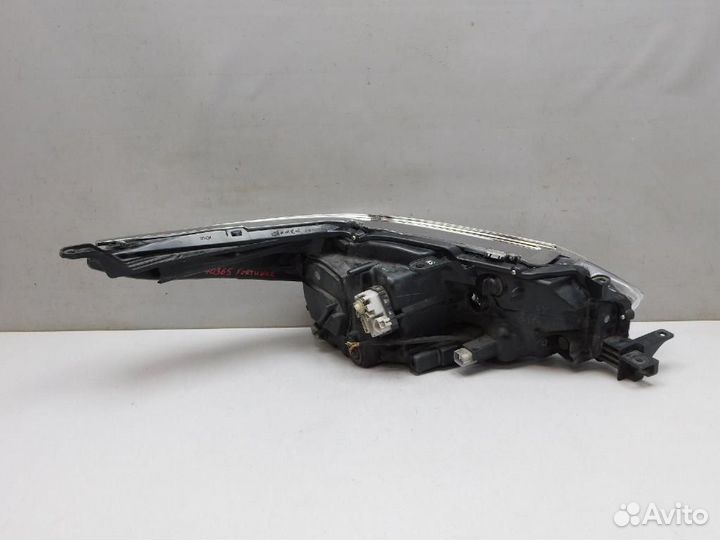 Фара левая Toyota Fortuner