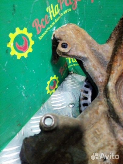 Поворотный кулак передний правый Skoda Octavia A4