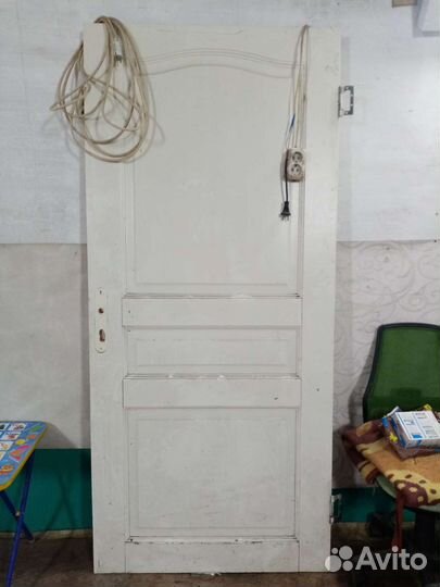 Дверь деревянный