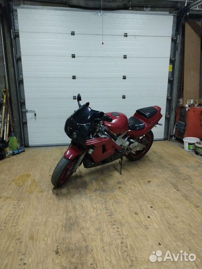 Мотоцикл Honda CBR 400