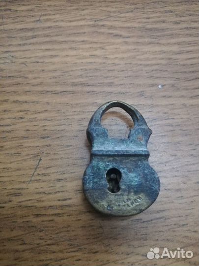 Старинный навесной замок