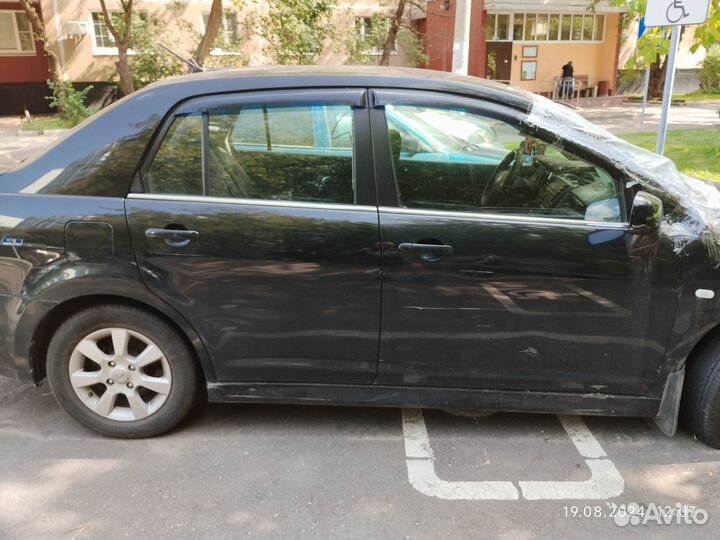 Nissan Tiida 1.6 AT, 2011, битый, 120 000 км