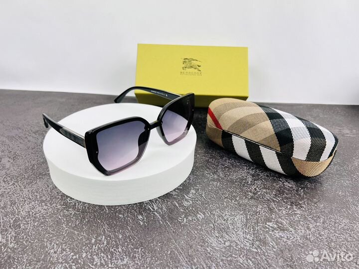 Солнцезащитные очки Burberry