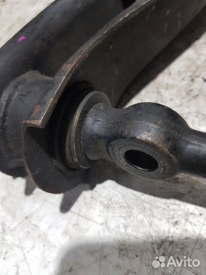 Рычаг подвески передний правый Nissan Atlas F22