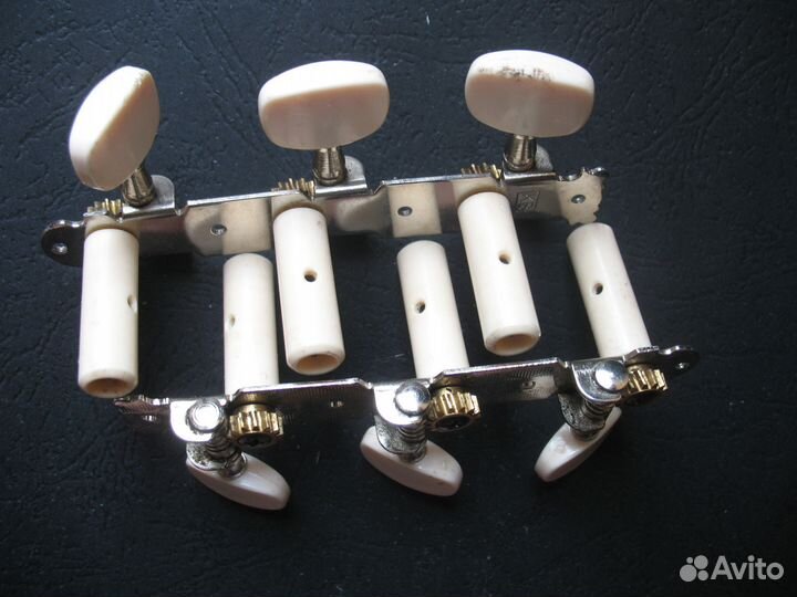 Колковая механика не б.у., струны,чехол для гитары