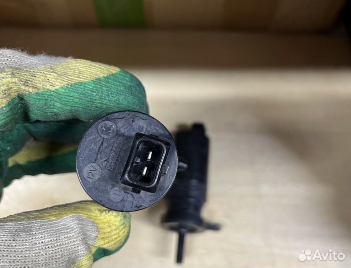 Моторчик омывателя фар Volvo S80 XC70 (10-16г)