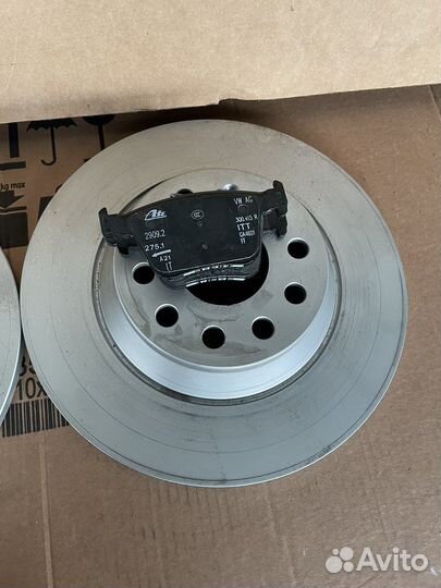 Диски тормозные задние + колодки MQB