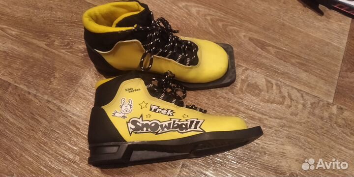 Лыжи 150см с палками и ботинками