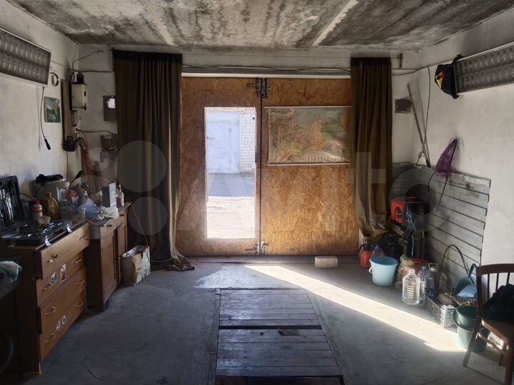 Гараж, > 30 м²