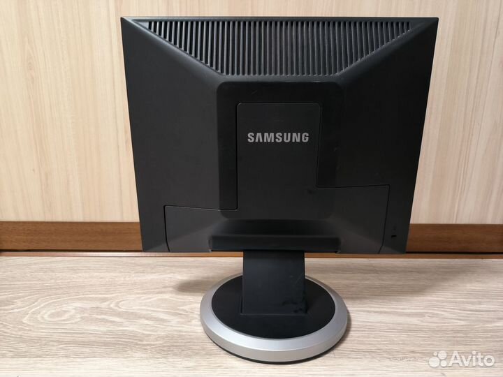 Монитор Samsung SyncMaster 740N