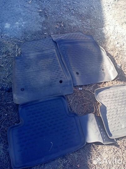 Автомобильные коврики резиновые