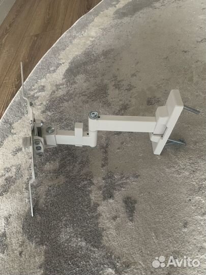 Настенный кронштейн для телевизора