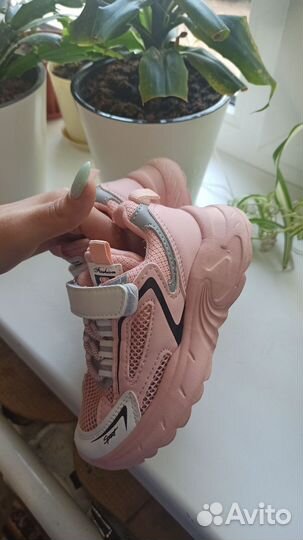 Кроссовки детские розовые 25 размер