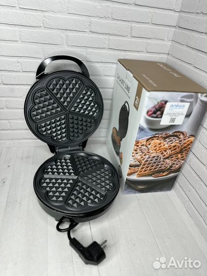 Электрическая вафельница новая