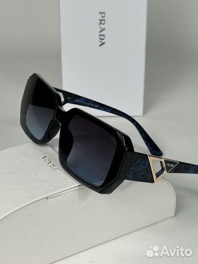 Солнцезащитные очки prada
