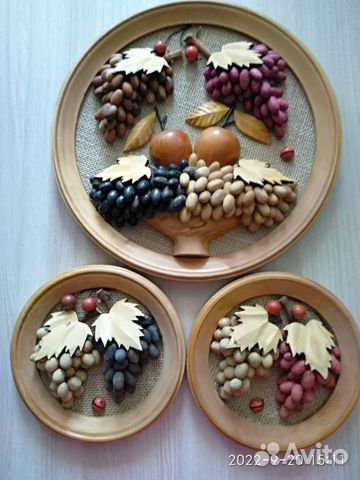 Резное панно из дерева