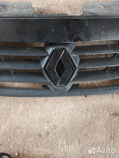 Решетка радиатора логан