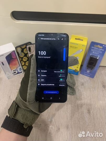 Samsung A50 128гб белый