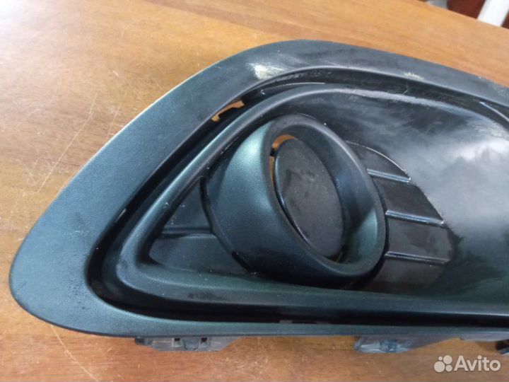 Решетка в бампер накладка птф передняя Renault