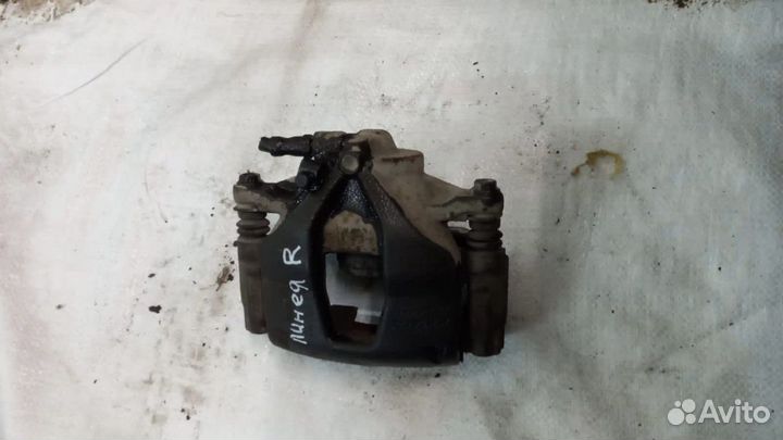 Суппорт передний правый Fiat Linea