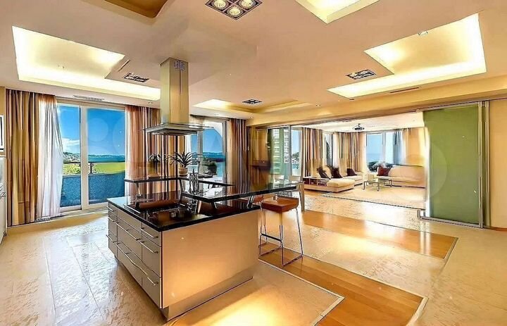 3-к. квартира, 125 м², 10/15 эт.