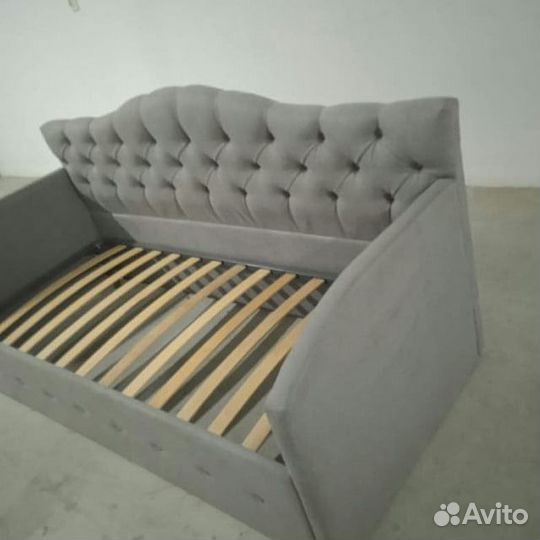 Детская кровать с бортиками