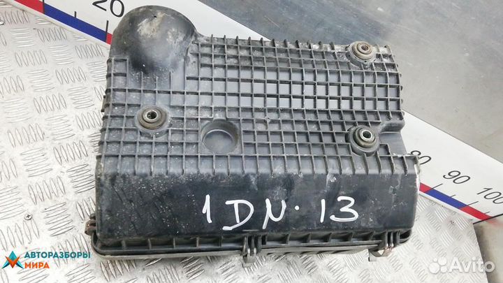 Корпус воздушного фильтра Mitsubishi Pajero 4 2009