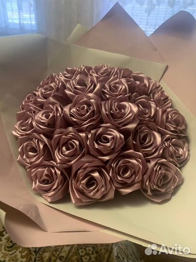 Букет из атласных лент и бабочек