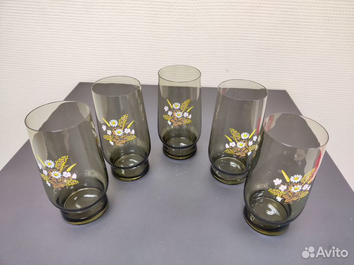 Стеклянные стаканы