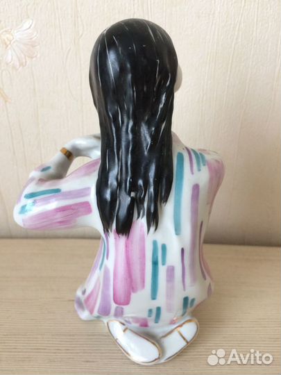 Статуэтка фарфоровая 