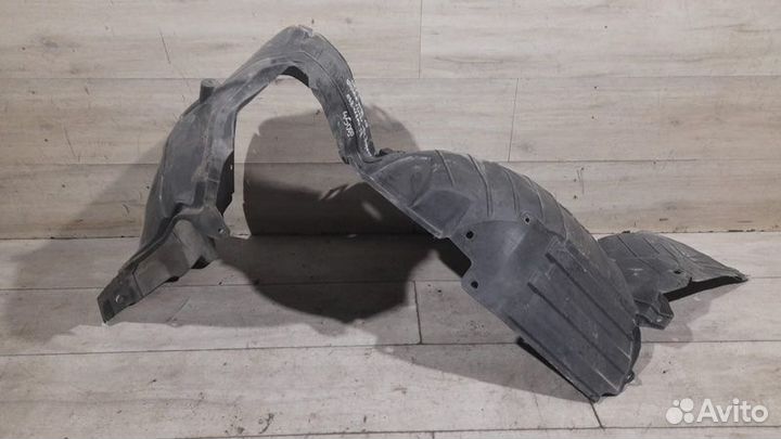 Подкрылок передний левый Nissan Tiida C11 С 2004