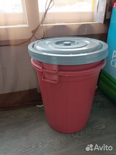 Бак с крышкой пищевой 80л