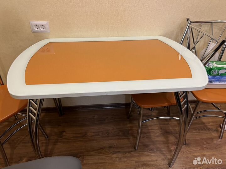 Стол кухонный со стульями