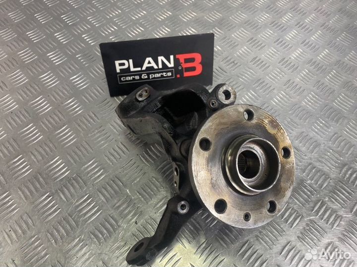 Кулак поворотный передний Volkswagen Golf MK5