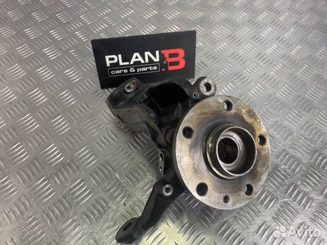 Кулак поворотный передний Volkswagen Golf MK5