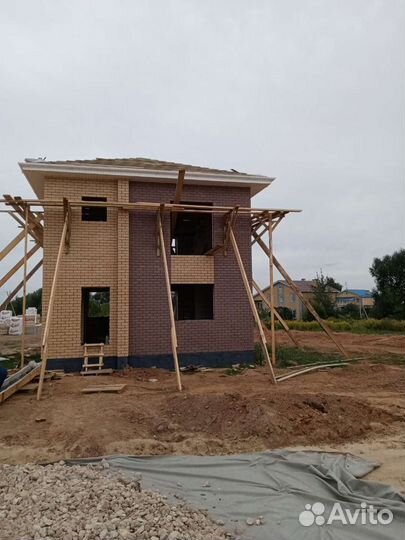 Бригада плотников строителей