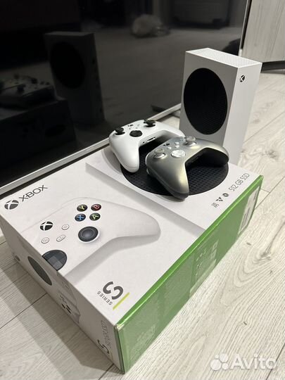 Xbox series s + 2 геймпада