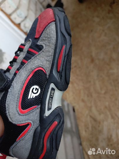 Кроссовки на мальчика- подростка 37 размер