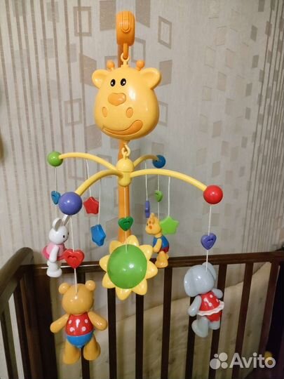 Мобиль на кроватку детский жирафики