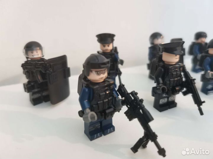 Lego человечки 12 штук военные