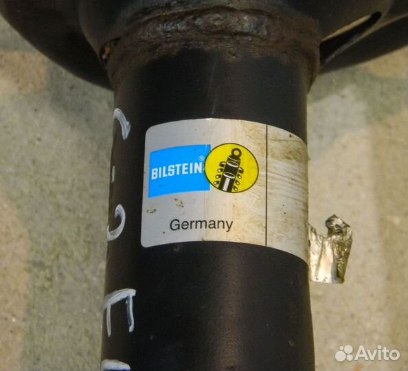 Стойка передняя VW Golf 2